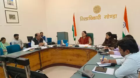 Gonda News : 106 ग्राम पंचायत बनेगी पेरी अर्बन ग्राम पंचायत, प्लास्टिक वेस्ट का सड़क बनाने में होगा इस्तेमाल Gonda News : 106 ग्राम पंचायत बनेगी पेरी अर्बन ग्राम पंचायत, प्लास्टिक वेस्ट का सड़क बनाने में होगा इस्तेमाल