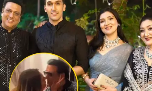 Govinda और उनकी पत्नी Sunita Ahuja ने किया तलाक की खबरों के बीच लिप किस वीडियो हुवा वायरल देखें