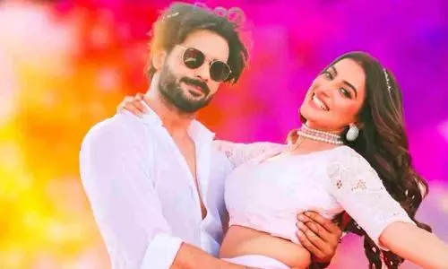 Bhojpuri Holi Song: अक्षरा सिंह का नया होली गाना, सोशल मीडिया पर मचा रहा तहलका