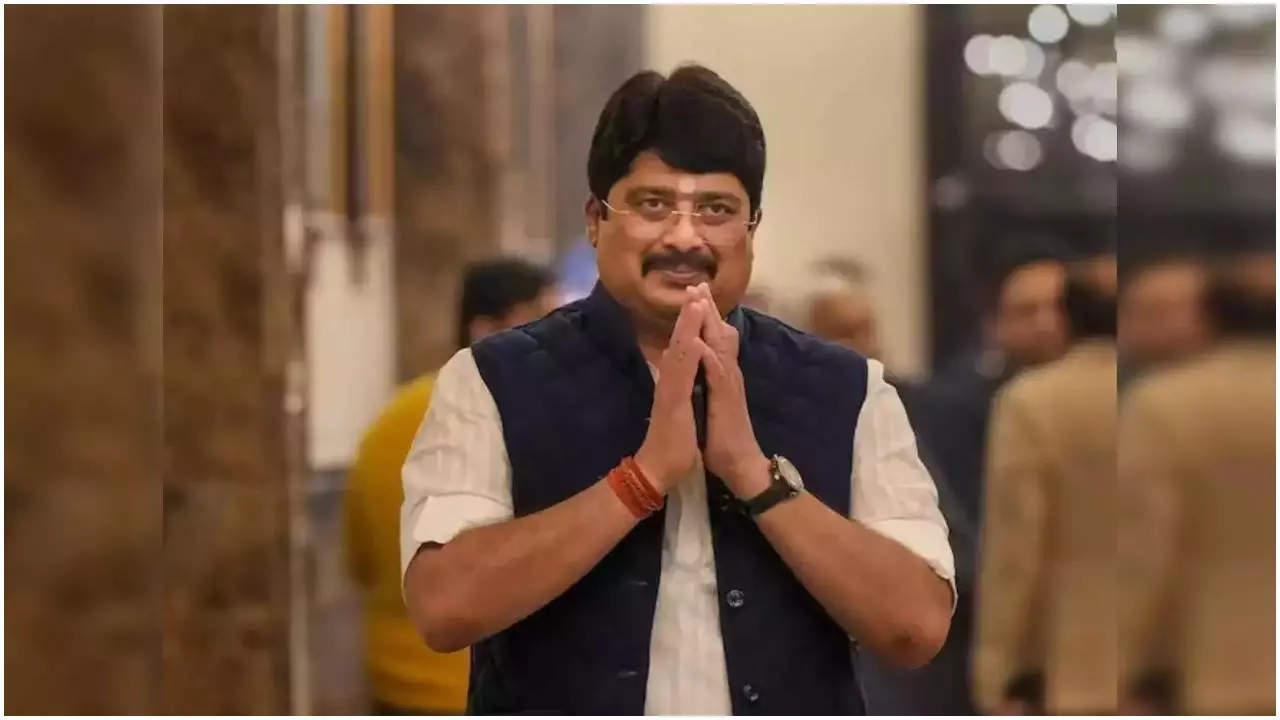 Raja Bhaiya: कहां खो गया राजा भैया का बेबाक अंदाज, राजनीति से भी बना ली दूरी!