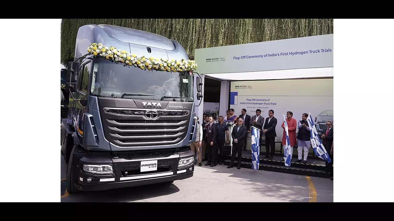 Tatas Hydrogen-powered Truck: भारत के व्यापक हरित ऊर्जा लक्ष्यों की दिशा में एक महत्वपूर्ण कदम साबित होता है टाटा का हाइड्रोजन-संचालित ट्रक, ट्रकों का परीक्षण शुरू