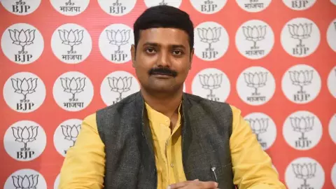 Lucknow News Today BJP Spokesperson Rakesh Tripathi Lashes Out at Maulana Shahabuddin Rizvi Over Cricketer Mohammed Shami Comment Lucknow News Today BJP Spokesperson Rakesh Tripathi Lashes Out at Maulana Shahabuddin Rizvi Over Cricketer Mohammed Shami Comment