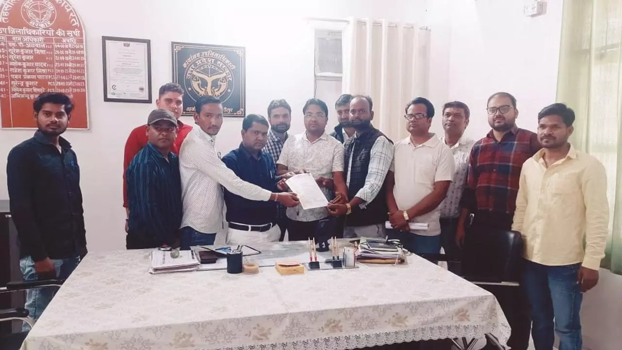 International Consumer Welfare Committee hands over memorandum to DM to SDM