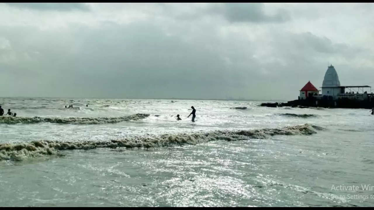 Duniya Ka Sabse Khatarnak Beach Dumas Beach History