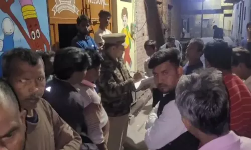Firozabad News: जलेसर रोड पर फायरिंग से सनसनी, सीसीटीवी में बदमाश तमंचा लहराते कैद