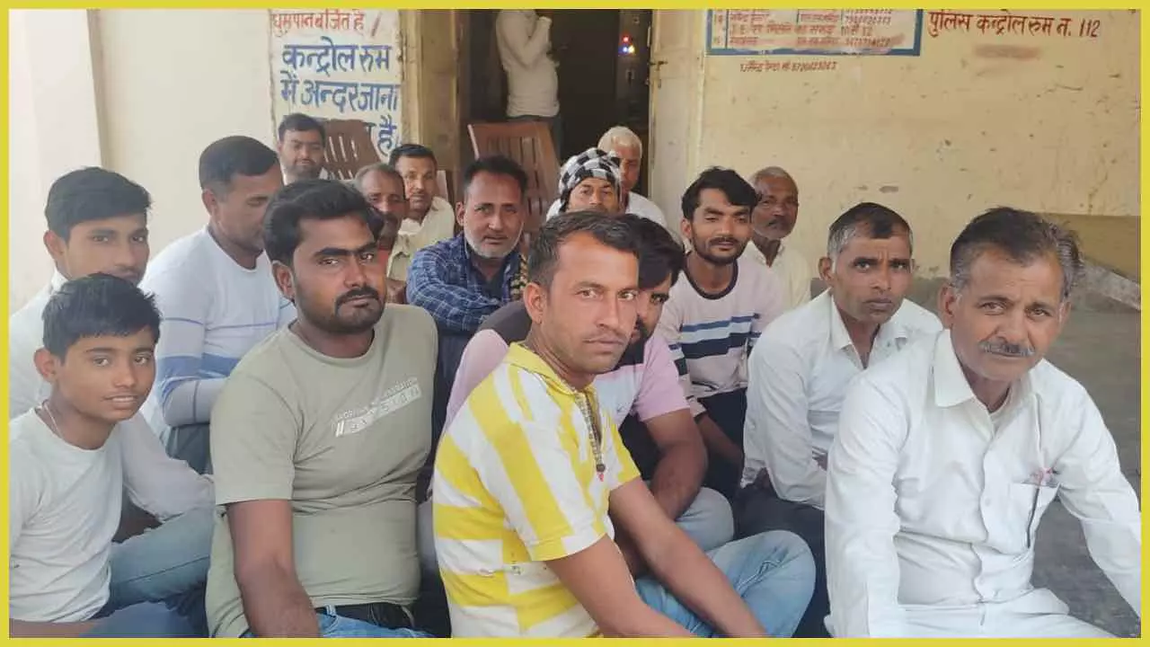 Etah News Today Indefinite Strike By Farmers on Baghwala Feeder