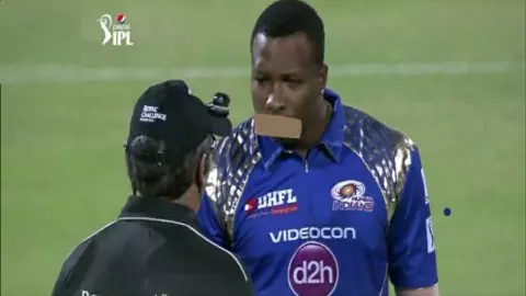 IPL Special: आईपीएल के इतिहास में अब तक हुए ये 5 मजेदार किस्से, जिसे फैंस कभी भूल नहीं पाएंगे IPL Special: आईपीएल के इतिहास में अब तक हुए ये 5 मजेदार किस्से, जिसे फैंस कभी भूल नहीं पाएंगे