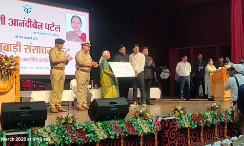 Azamgarh News : कड़ी मेहनत से आत्मनिर्भर बना जा सकता है: राज्यपाल आनंदीबेन पटेल