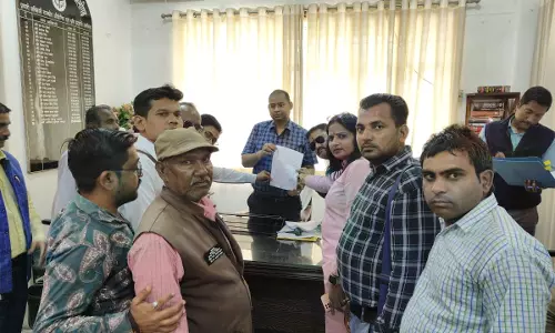Aligarh News: सीतापुर में हुई पत्रकार की हत्या को लेकर अलीगढ़ के पत्रकारों में रोष हत्यारों की गिरफ्तारी की उठी मांग