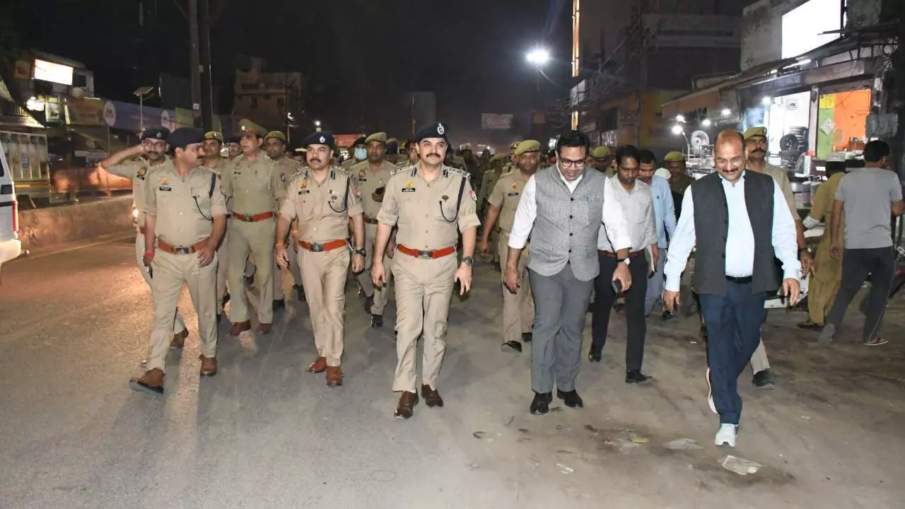 Meerut News: होली- जुमा एक साथ, सुरक्षा के कड़े इंतजाम, पुलिस फ्लैग मार्च