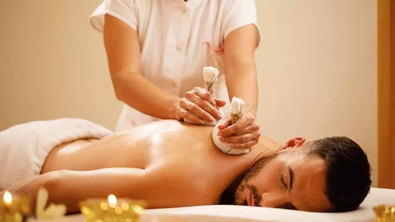 Joint Pain Ayurvedic Upay: जोड़ों के दर्द ने कर दिया है हाल बेहाल, तो ये आयुर्वेदिक पोटली दिखाएगी कमाल, घर में रखी इन चीजों से करें तैयार