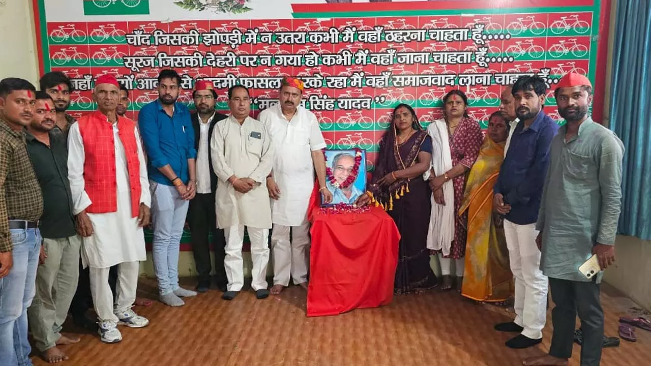 Samajwadi Party workers celebrated Kanshi Rams birth anniversary