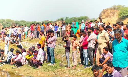 Kanpur Dehat News: यमुना नहाने गए चार साथी नदी में दुबे, एक की मछुआरों द्वारा बचाई गयी जान