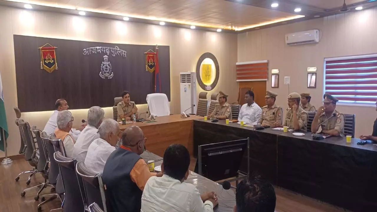Police held a review meeting with traders on the problem of traffic jams in the city