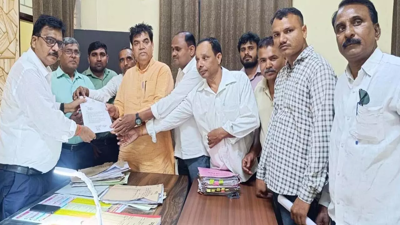 Rural Journalists Association angers over murder of journalist Raghavendra Vajpayee, memorandum to Chief Revenue Officer