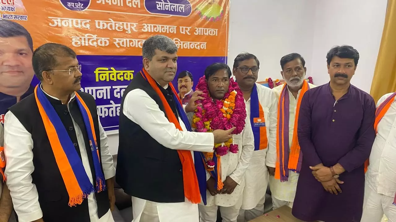 Shailendra Patel becomes district president of Apna Dal Party Fatehpur News in hindi