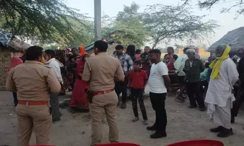 Auraiya News: शराबी पति से परेशान हुई महिला फांसी लगाकर दी जान, पीछे छोड़ गई चार बच्चे