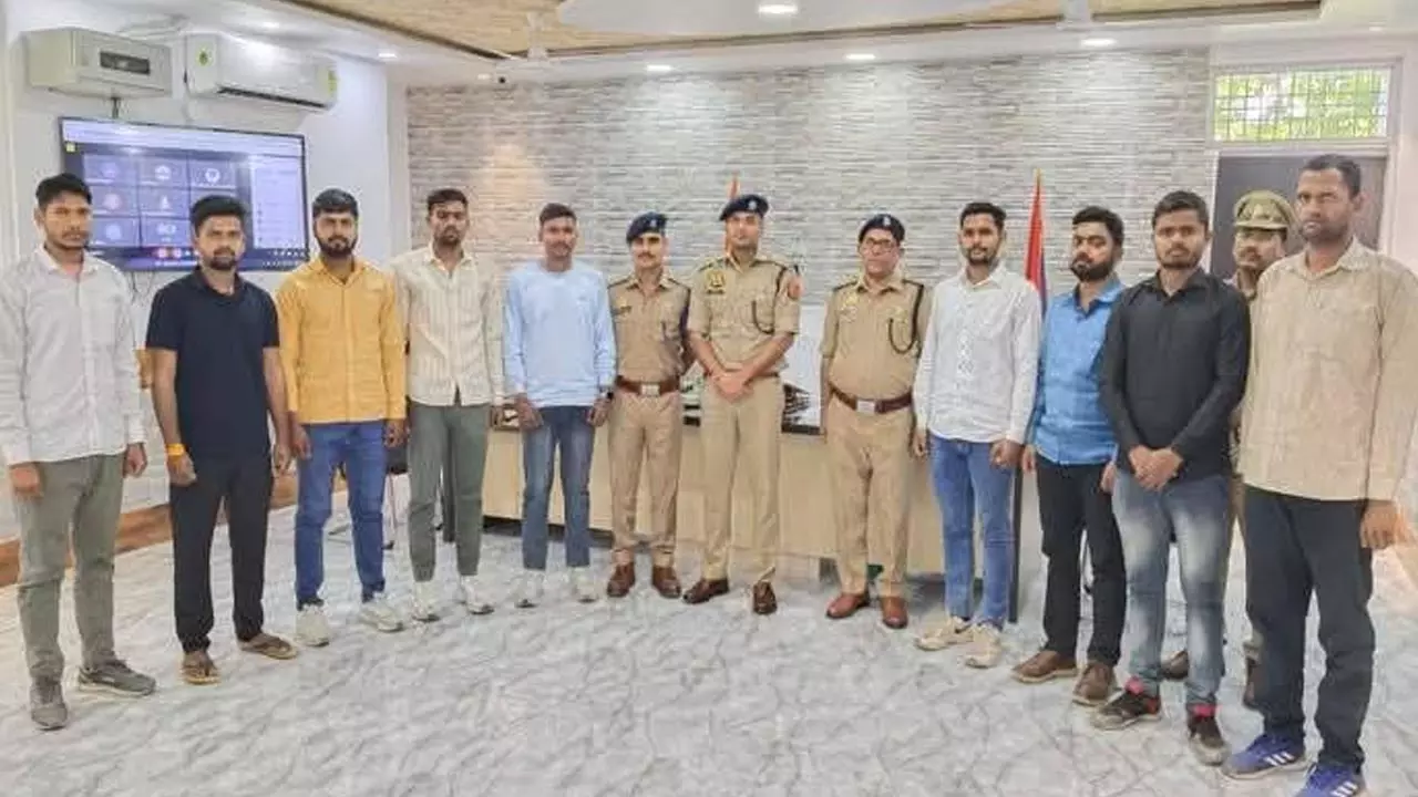 Superintendent of Police Satyajit Gupta honors 10 youths who passed police recruitment examination