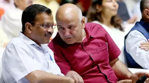 Delhi News: AAP में बड़ा बदलाव, मनीष सिसोदिया को पंजाब की जिम्मेदारी, सौरभ भारद्वाज बने दिल्ली संयोजक