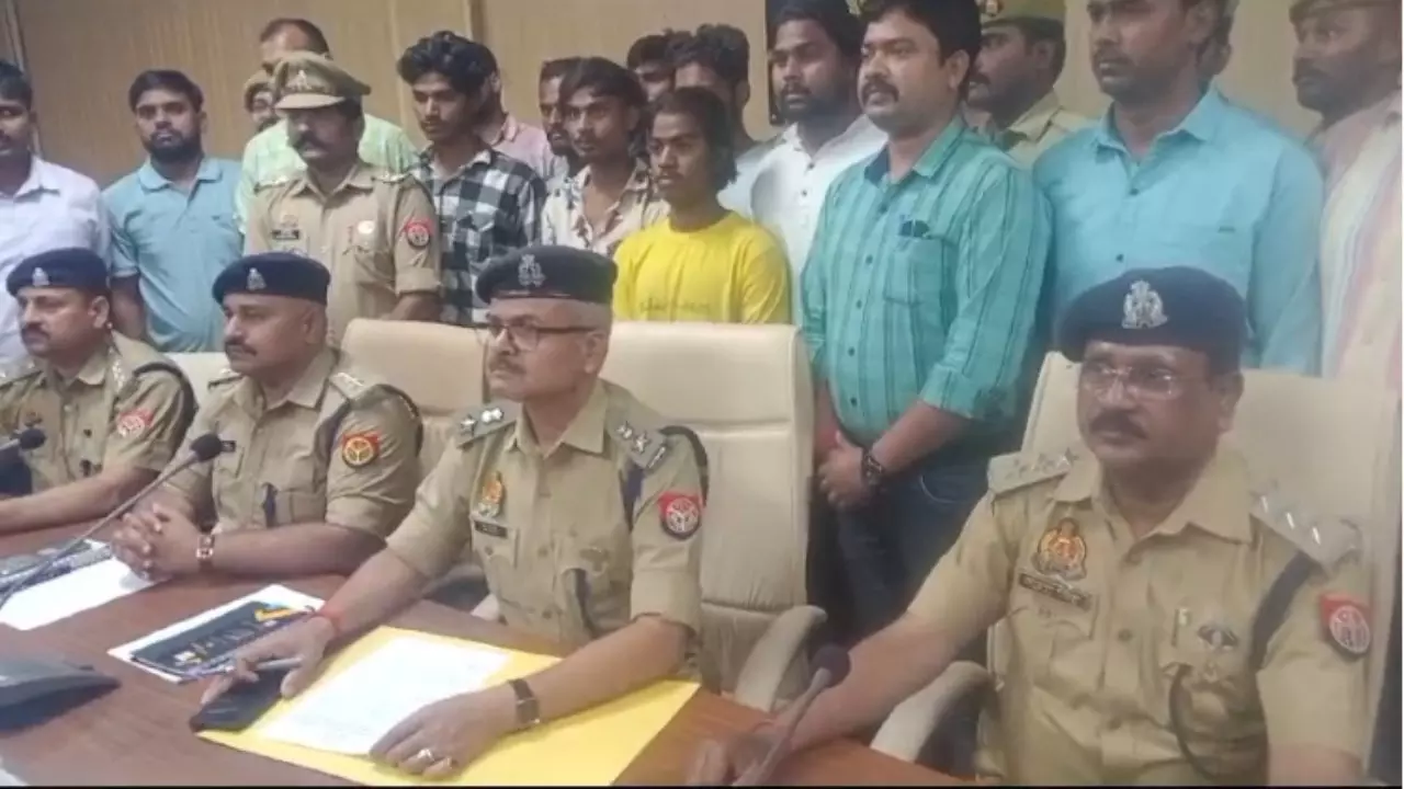 Basti Police: पुलिस को मिली बड़ी कामयाबी, अवैध असलहा बनाने की फैक्ट्री का भंडाफोड़, 8 आरोपी गिरफ्तार