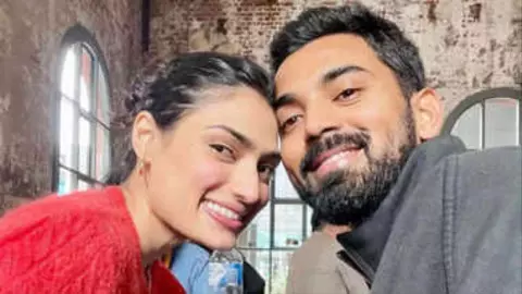 KL Rahul बने पिता, Athiya Shetty ने दिया बेटी को जन्म KL Rahul बने पिता, Athiya Shetty ने दिया बेटी को जन्म