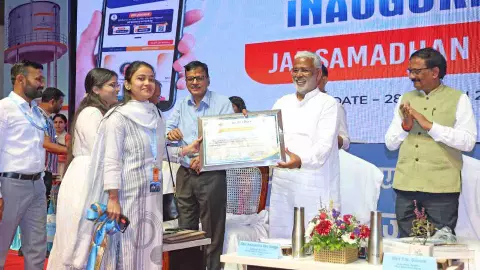 Lucknow News Today Jal Shakti Minister Swatantra Dev Singh Honored 112 Employees Officers of Jal Jeevan Mission