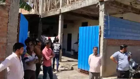 Jhansi News: झांसी में शटरिंग गिरने से मासूम बच्ची की मौत: बरामदे में सो रही थी 4 बर्षीय बच्ची