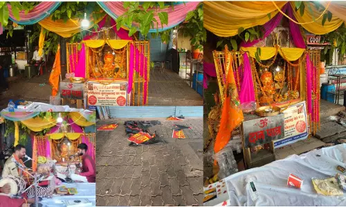 Lucknow: हनुमान भक्तों का अनोखा प्रदर्शन! 70 साल पुराने मंदिर के पीछे खुल रही शराब की दुकान के विरोध में उतरे श्रद्धालु, किया सुंदरकांड का पाठ