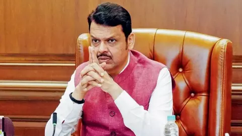 Maharashtra News: महाराष्ट्र में वक्फ संपत्ति हड़पने वालों पर अब कड़े एक्शन की तैयारी,CM फडणवीस का कांग्रेस नेताओं पर बड़ा हमला