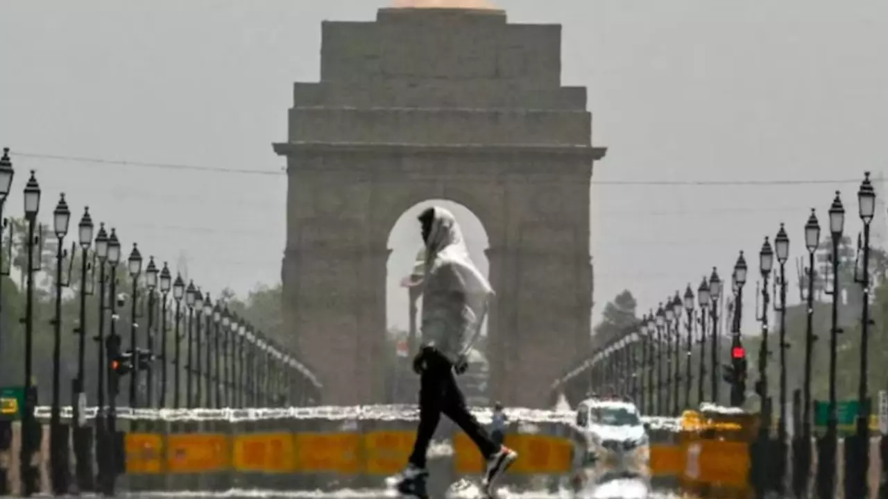 Aaj Ka Mausam: दिल्ली में बढ़ती गर्मी का कहर, पारा 40 डिग्री के पार, हीटवेव ने किया बेहाल
