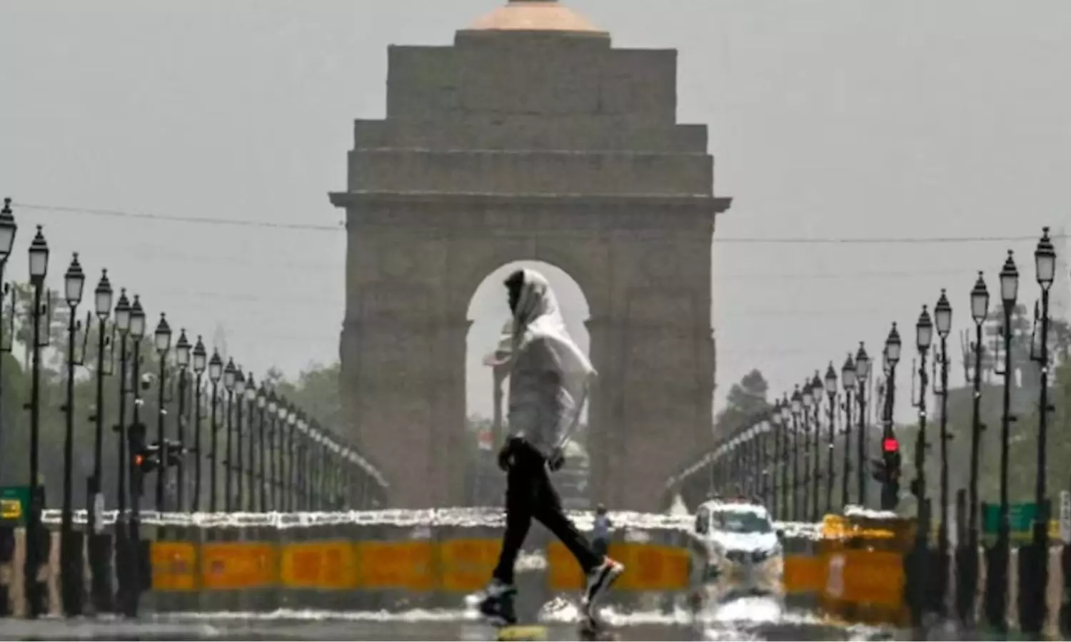 Aaj Ka Mausam: दिल्ली में बढ़ती गर्मी का कहर, पारा 40 डिग्री के पार, हीटवेव ने किया बेहाल