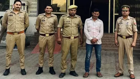 Cyber ​​fraud of Rs 1 lakh through WhatsApp link