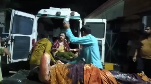 Etawah News: рд╕рд┐рд▓реЗрдВрдбрд░ рдмреНрд▓рд╛рд╕реНрдЯ, рдШрд░ рдореЗрдВ рд╣реБрдЖ рдзрдорд╛рдХрд╛, рдордЪреА рдЪреАрдЦ рдкреБрдХрд╛рд░, рдорд╣рд┐рд▓рд╛ рдХреА рд╣реБрдИ рдореМрдд Etawah News: рд╕рд┐рд▓реЗрдВрдбрд░ рдмреНрд▓рд╛рд╕реНрдЯ, рдШрд░ рдореЗрдВ рд╣реБрдЖ рдзрдорд╛рдХрд╛, рдордЪреА рдЪреАрдЦ рдкреБрдХрд╛рд░, рдорд╣рд┐рд▓рд╛ рдХреА рд╣реБрдИ рдореМрдд