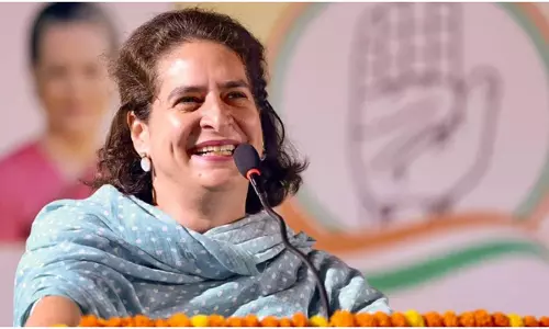 Priyanka Gandhi: प्रियंका विदेश में, बीमार रिश्तेदार को देखने गईं हैं
