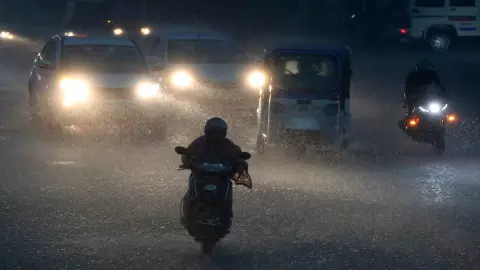 UP Mein Badla Mausam