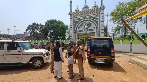 Shravasti News: शांति पर्वक सम्पन्न हुई जुम्मे की नमाज, पुलिस बल रही सतर्क