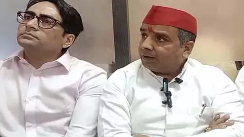 MP Dharmendra Yadav gave a cheque of one lakh to the family of the deceased Sunny