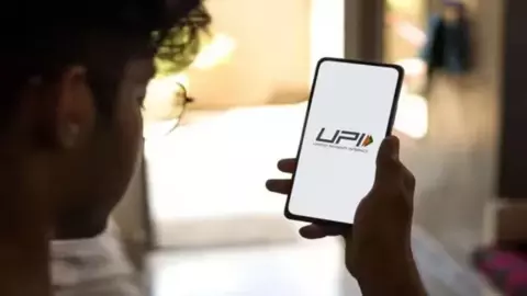 upi server down again people facing problem in online transaction know details