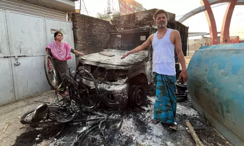 Murshidabad Violence update mob protest against waqf law policeman injured in bengal