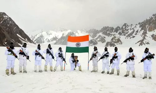Siachen Day 2025: सियाचिन ग्लेशियर, सियाचिन दिवस क्यों मनाया जाता है , बर्फीले गुलाबों की घाटी और दुनिया का सबसे ऊँचा युद्धस्थल को जानते हैं