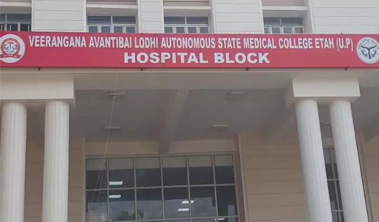 Etah News: एटा मेडिकल कॉलेज में पत्रकारों के प्रवेश पर रोक, प्राचार्या का तानाशाही आदेश! क्या संविधान से ऊपर हैं CMS?