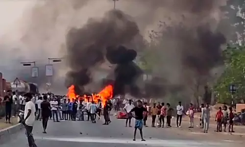 Bengal Violence: मुर्शिदाबाद में बिगड़े हालात, केंद्र ने संभाली कमान, पांच बीएसएफ कंपनियां भेजीं