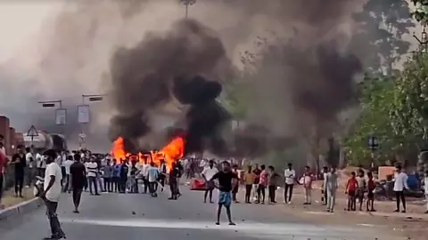 Bangladesh and West Bengal Violence: बांग्लादेश और पश्चिम बंगाल में हिंसा, क्या भारत-बांग्लादेश सीमा के लिए खतरा है? Bangladesh and West Bengal Violence: बांग्लादेश और पश्चिम बंगाल में हिंसा, क्या भारत-बांग्लादेश सीमा के लिए खतरा है?