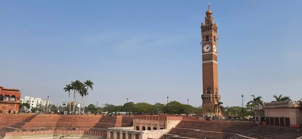 लखनऊ घंटाघर (फोटो साभार- सोशल मी़डिया) लखनऊ घंटाघर (फोटो साभार- सोशल मी़डिया)