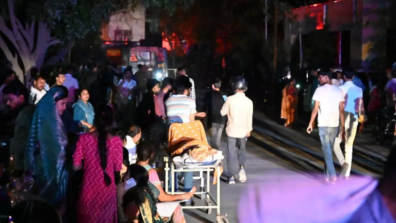 UP News:  लोकबंधु अस्पताल में लगी आग की जांच के लिए समिति का हुआ गठन, 15 दिन में देनी होगी रिपोर्ट