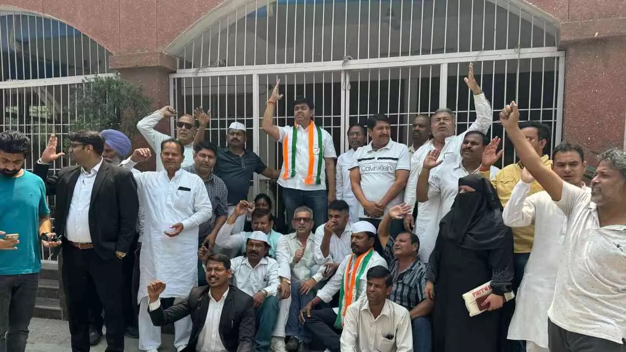 Meerut News: नेशनल हेराल्ड पर हमला, लोकतंत्र पर वार! मेरठ में गरजे कांग्रेसी, बोले- गांधी परिवार को फंसाने की