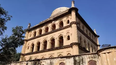 Alwar ka Maqbara: पांच मंजिला मकबरा, दीवारों के नीचे कुरान की आयतें, अलवर का खोया हुआ ख़ानज़ादा मक़बरा