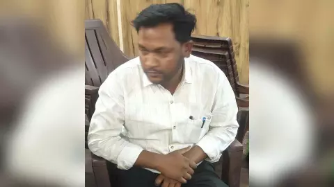 Anti-corruption team arrested the Tehsildars peon red handed with ten thousand bribe