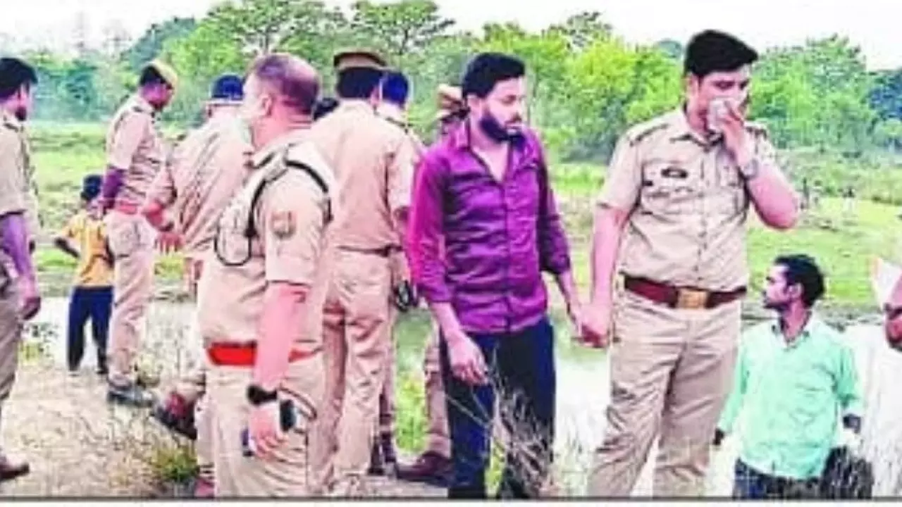kushinagar News: रात के अंधेरे में पत्नी के शव को स्कूटी पर लादकर 23 किमी दूर नदी के किनारे कर दिया दफन