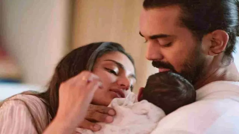 Athiya Shetty Baby: किस पर गई है अथिया-KL राहुल की बेबी, रखा ये प्यारा नाम, जानिए मतलब Athiya Shetty-KL Rahul Baby Girl Photo